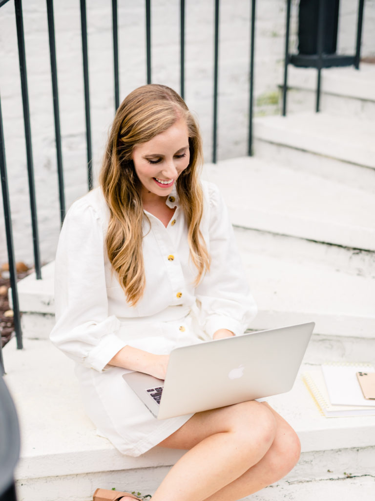 Become a Virtual Assistant To The Biggest Bloggers
